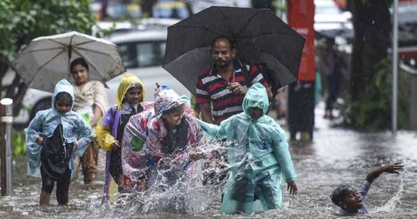 കനത്ത മഴ മുന്നറിയിപ്പ്; രണ്ട് ജില്ലകളിലെ വിദ്യാഭ്യാസ സ്ഥാപനങ്ങൾക്ക് നാളെ അവധി