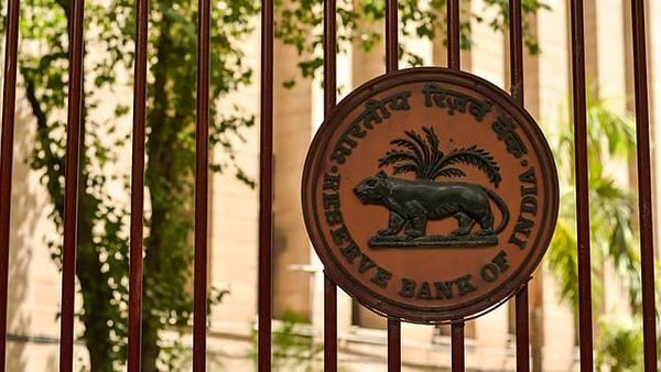 RBI absorbs Rs 2.10 lakh cr via two overnight VRRR auctions