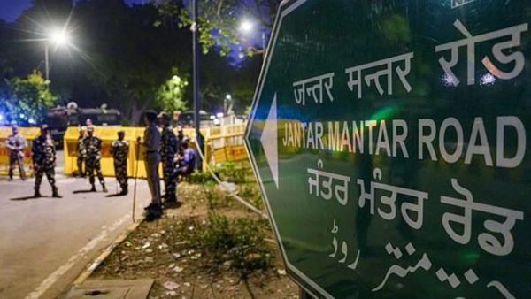 SC issues notice to Delhi Police on plea against de-notification of Jantar Mantar as protest site