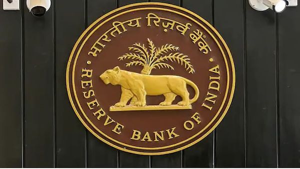 RBI hikes repo rate by 25 basis points to 5.5 pc; changes stance to 'calibrated tightening'