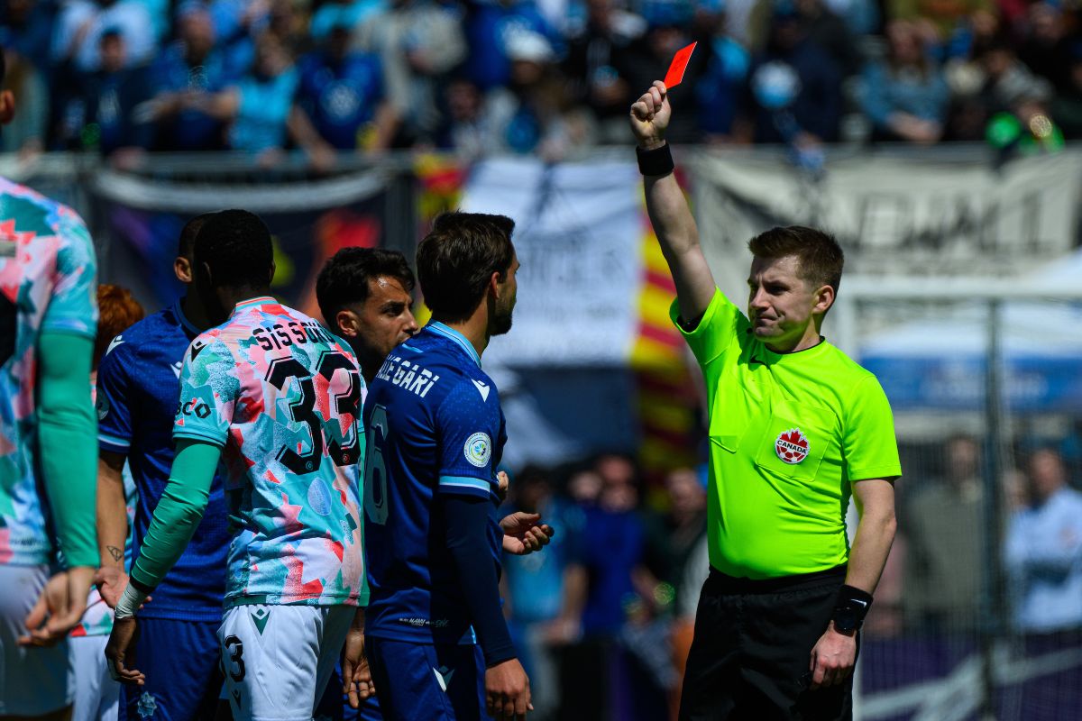 Despite red card, Wanderers go down fighting in home opener that showed signs of promise