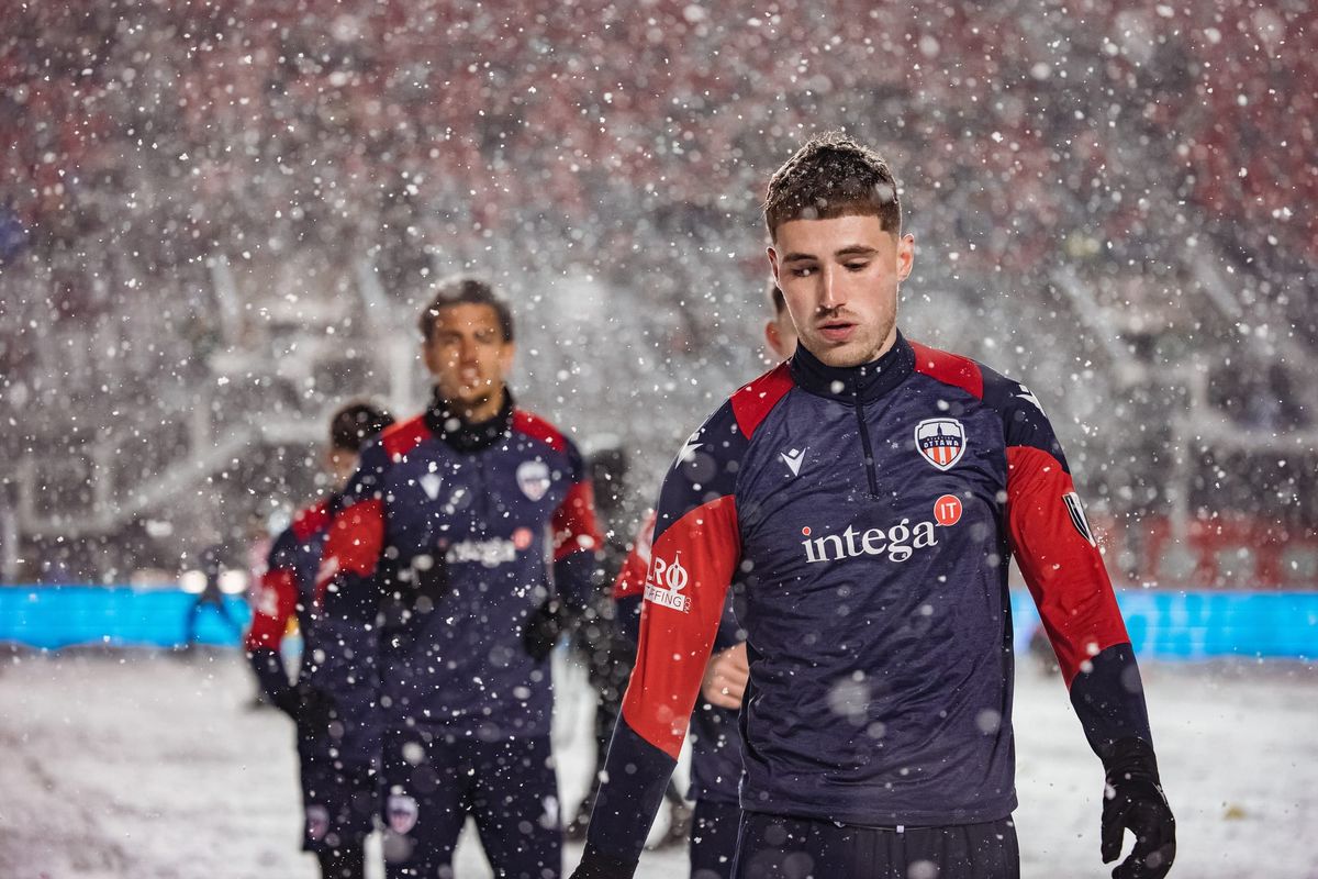 Sources: Defender Loïc Cloutier drawing European interest