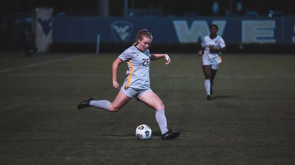 Tides sign versatile defender Julianne Vallerand