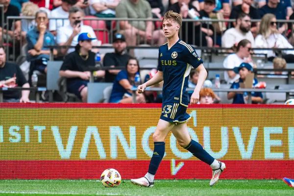 Sources: Defender Finn Linder set to sign for Wanderers