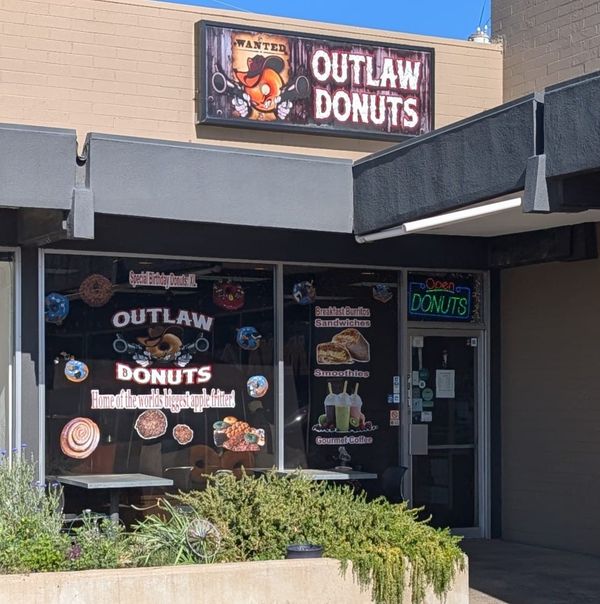 Outlaw Donuts in Prescott
