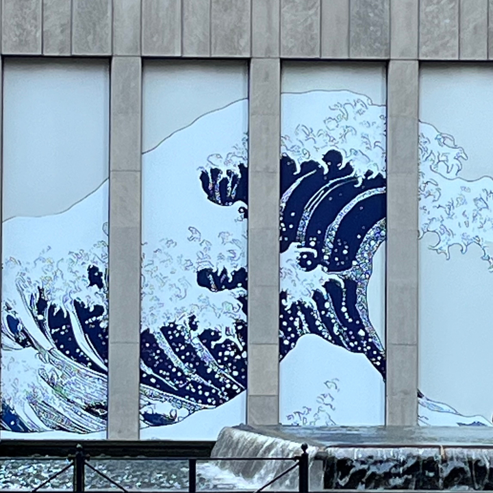 Reproduction of The Great Wave off Kanagawa on a Manhattan office building windo