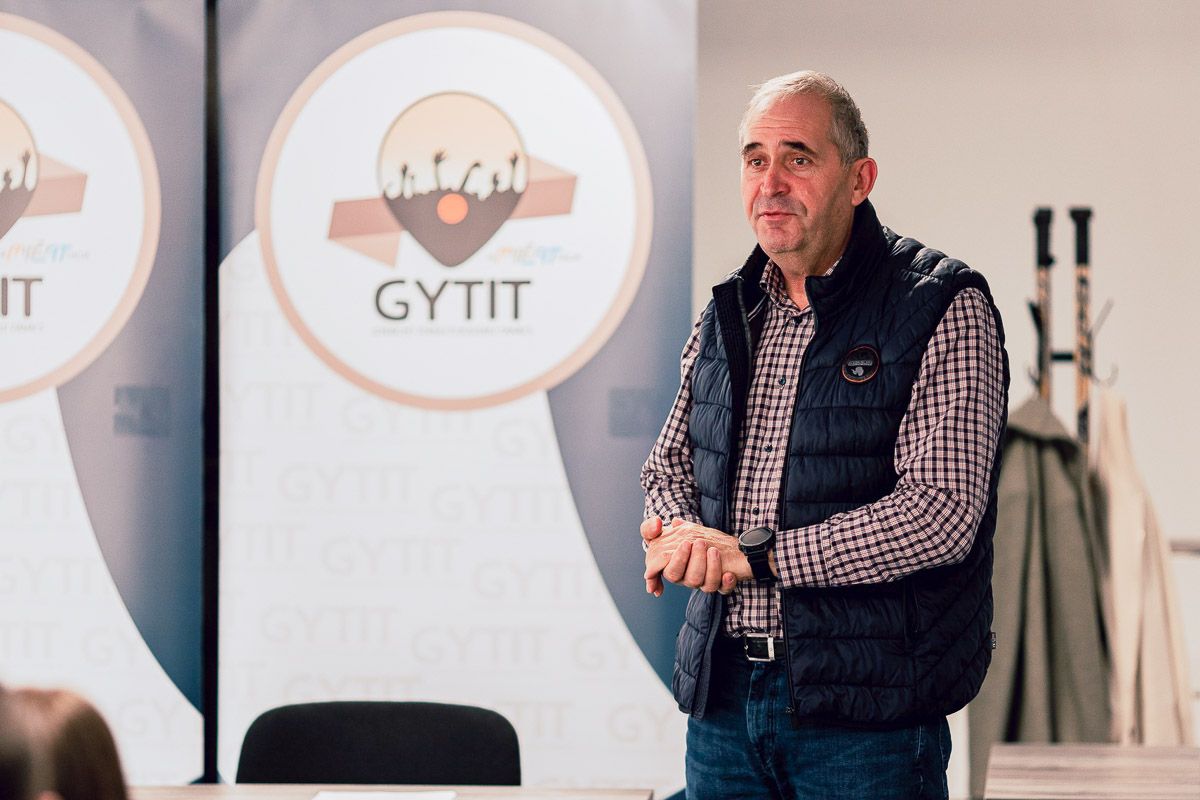 Öt éve ült már a parlamentben, mikor meghallotta Szent Mercédesz hívó szavát