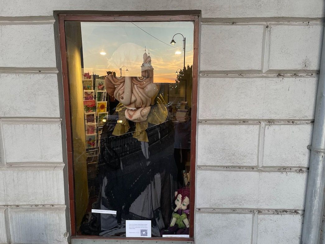 Mi a manó van a kirakatokban?