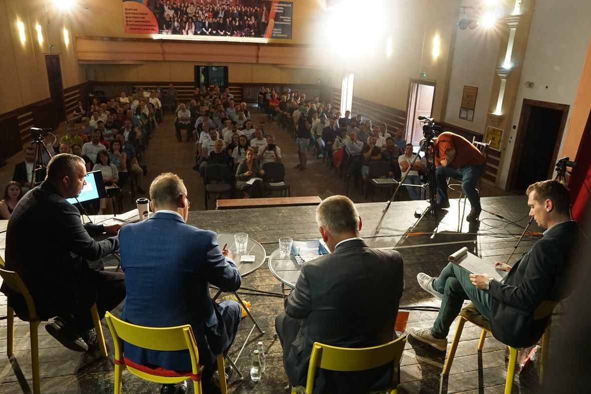 Zsiráfok és zsarolások: polgármesterjelöltek összecsapása Székelyudvarhelyen