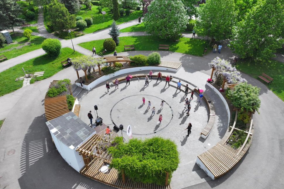 Várnak a parkban, ha velük edzenél
