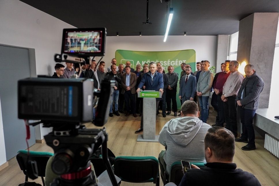 RMDSZ: Kardokat a hüvelybe és harcra fel!