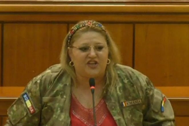 Románia elnöke lenne Şoşoacă