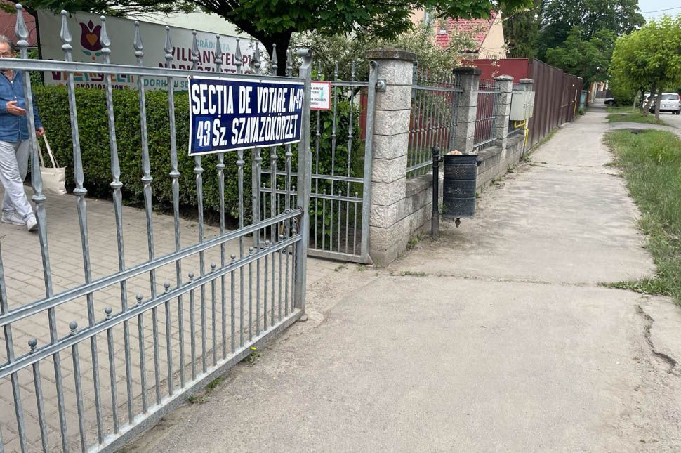 BEC: Azonnal le kell állítani a választási előkészületeket
