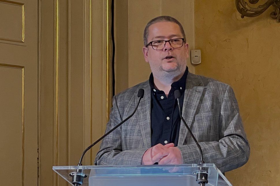 Kevés jövedelmezőbb munka van, mint erdélyi irodalmi lapot szerkeszteni!