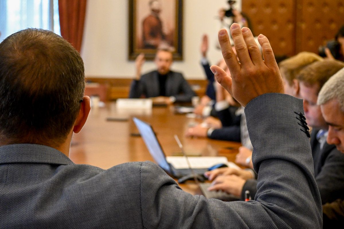 Applikációra, közvilágításra és a kórház digitalizálására pályáznak