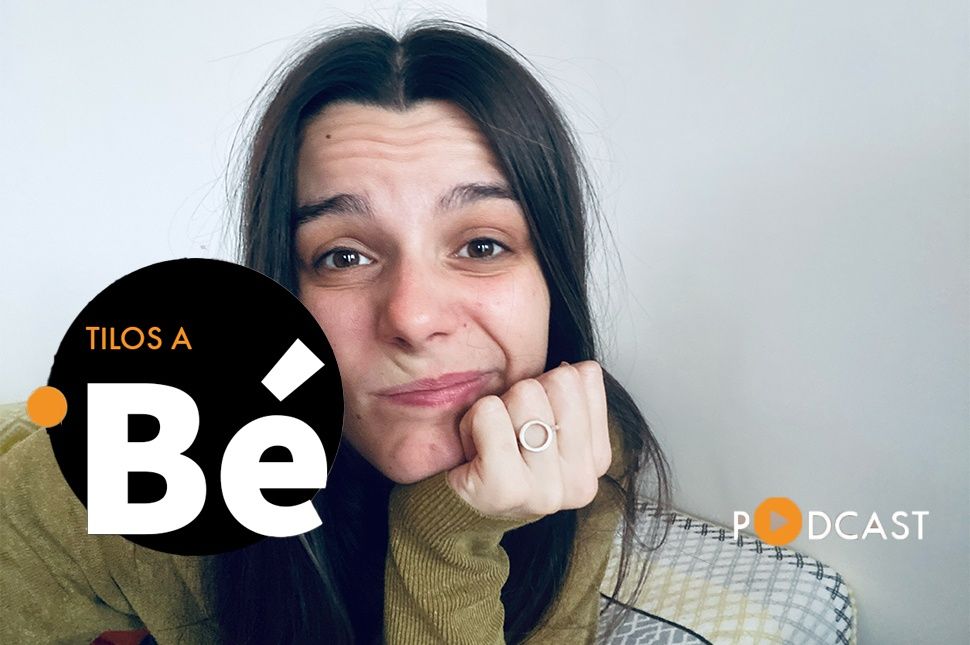 Motorral szeli Erdélyt, öltönyben sem látni már