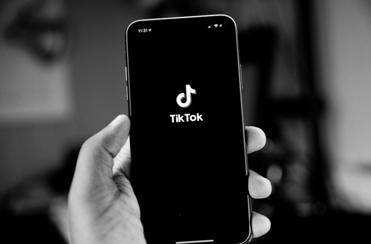 Az Európai Bizottság hivatalos eljárást indított a TikTok ellen