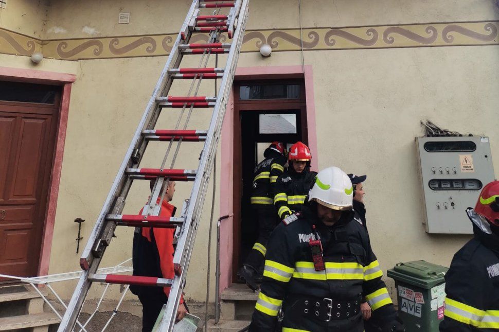 Felrobbant gázpalack miatt menekültek a tetőre