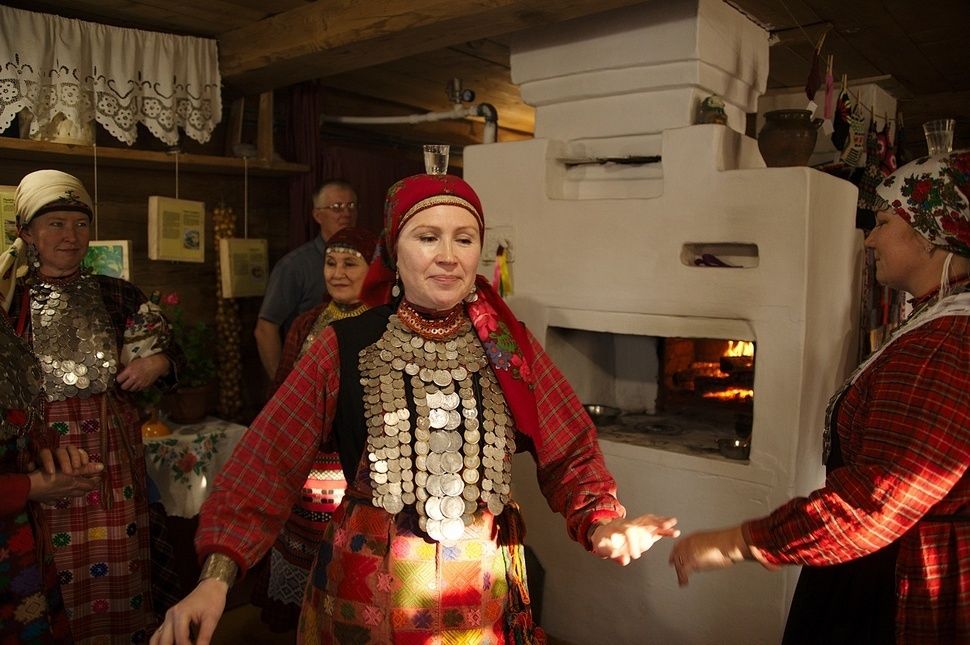 Udmurt irodalmi estre várnak