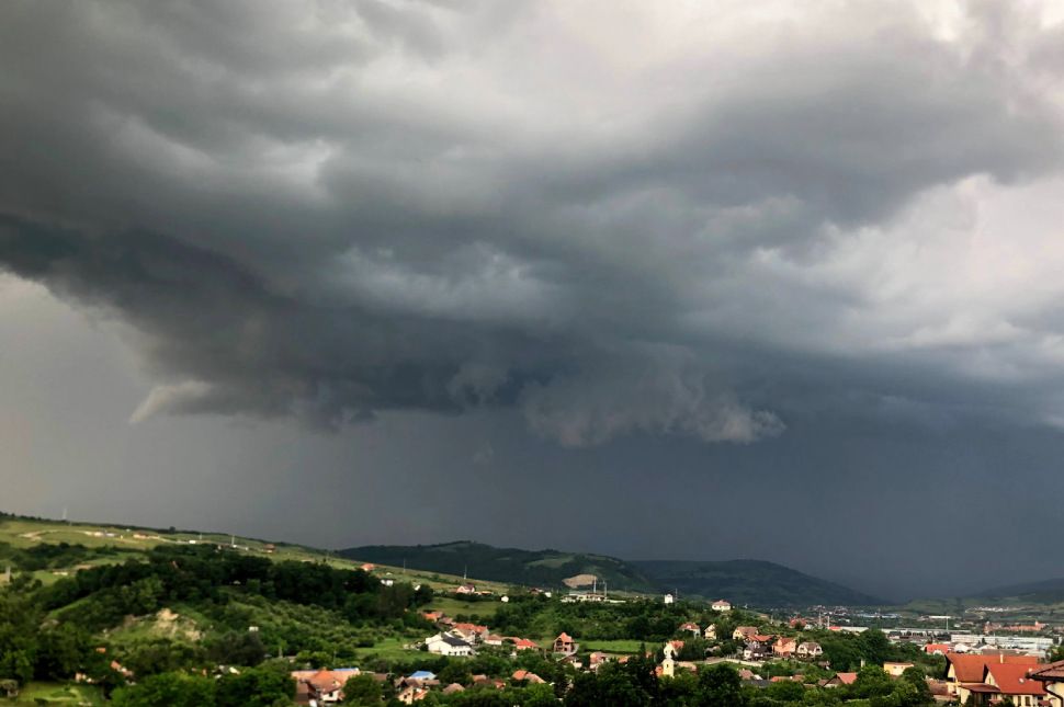 Sárga kód lép érvénybe az ország tíz megyéjében