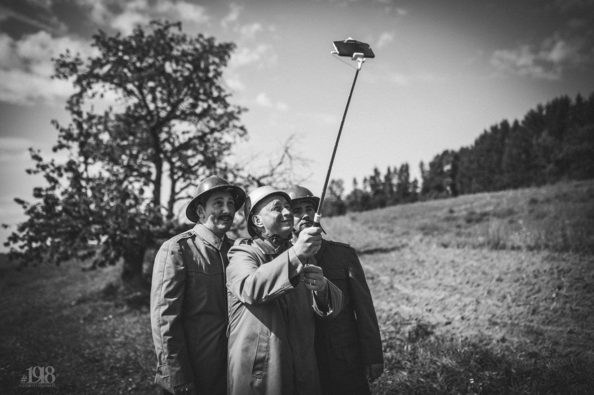 A szalmát félreraktuk, mert a fészbúk érdökösebb volt