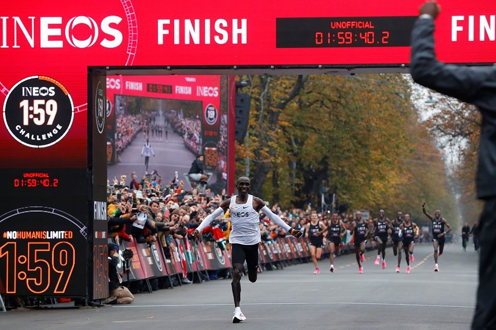 Kipchoge megcsinálta: két órán belül futotta le a maratont