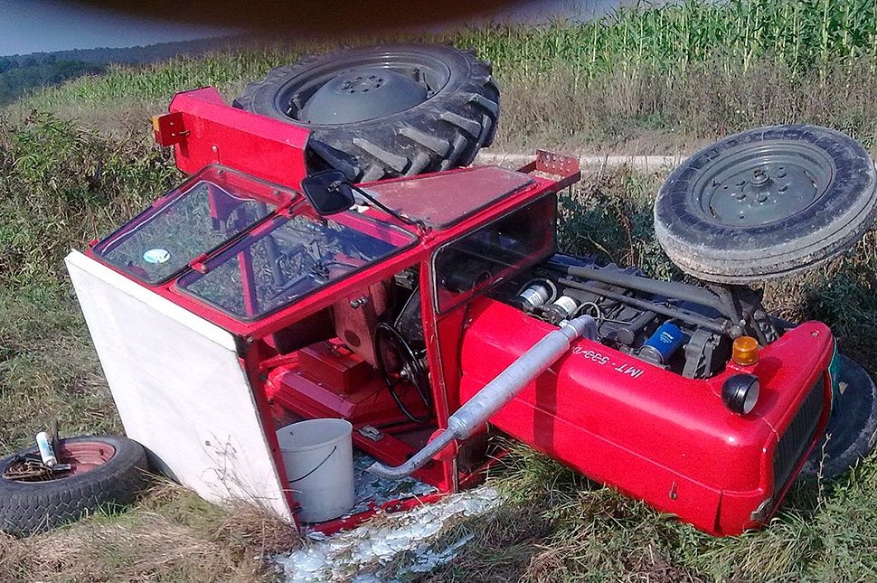 Súlyosan megsérült a traktorista