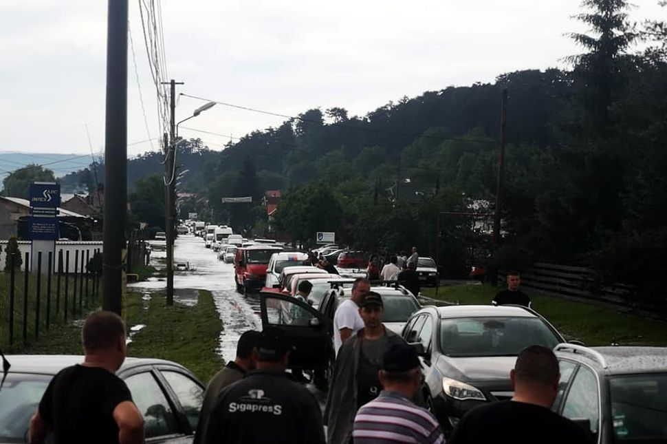 Felhőszakadás miatt áll a forgalom Udvarhely kijáratánál