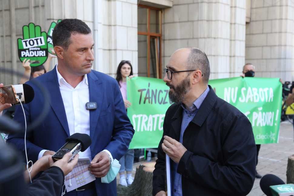 Beperelték Tánczosékat