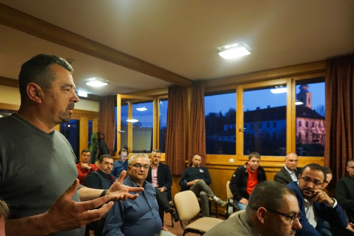 Papot még nem hívtak, de már lenne rá igény