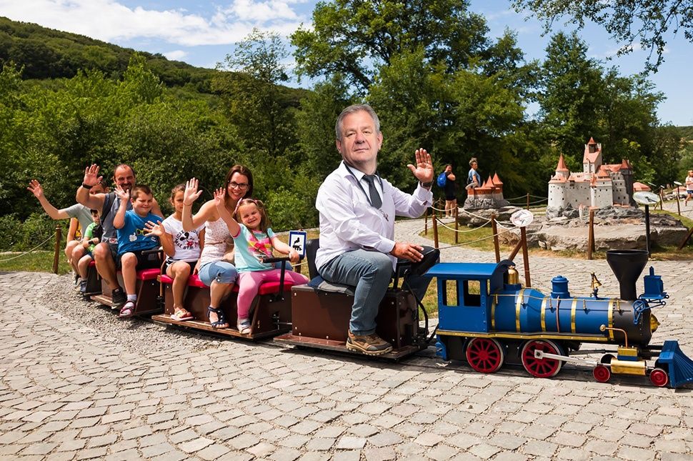 Átlátszó terv: Kadicsfalvára költözik a Mini Erdély Park!