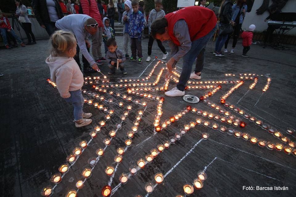 Gyertyafénnyel a szegényekért