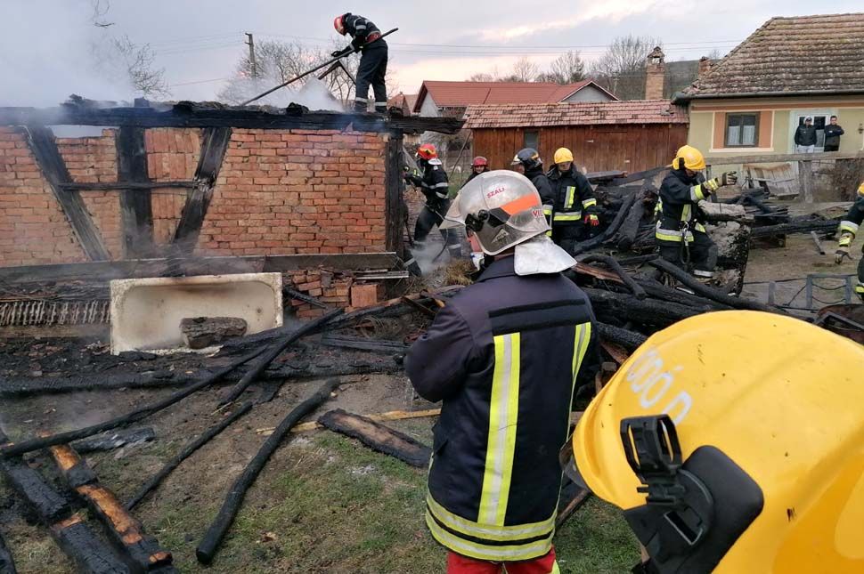 Kigyúlt egy csűr Szentmihályon