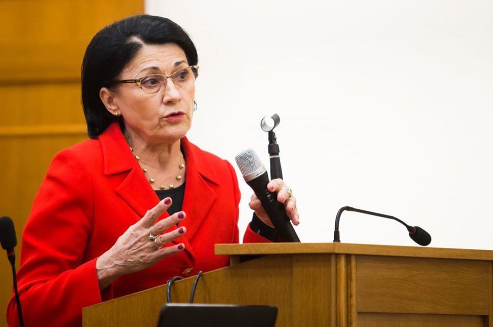 Leváltották Ecaterina Andronescu tanügyminisztert