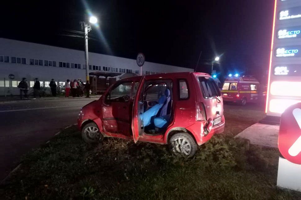 Mentővel ütközött a személyautó