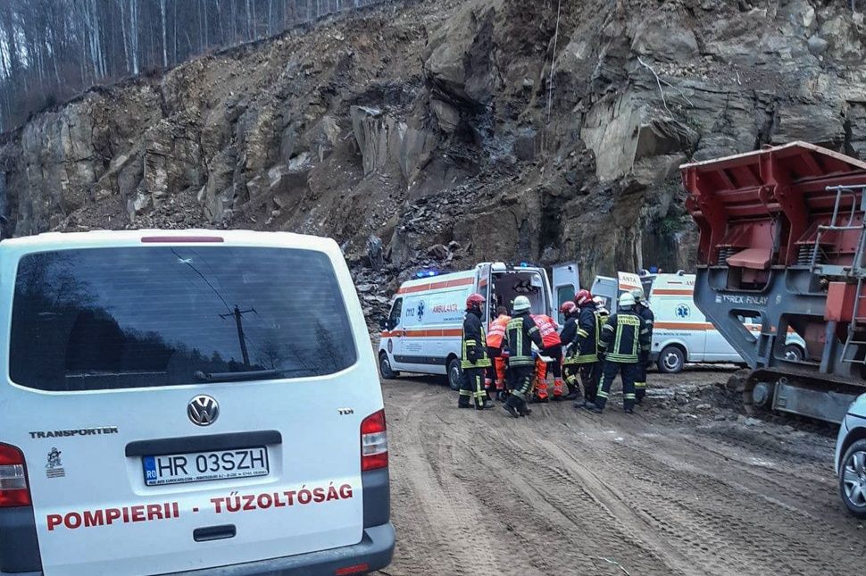 Két 50-60 kilogrammos kő omlott egy férfira