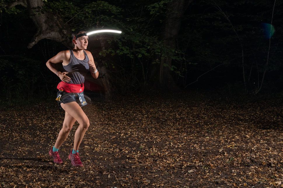 A sötét és ijesztő erdőben kellett futniuk