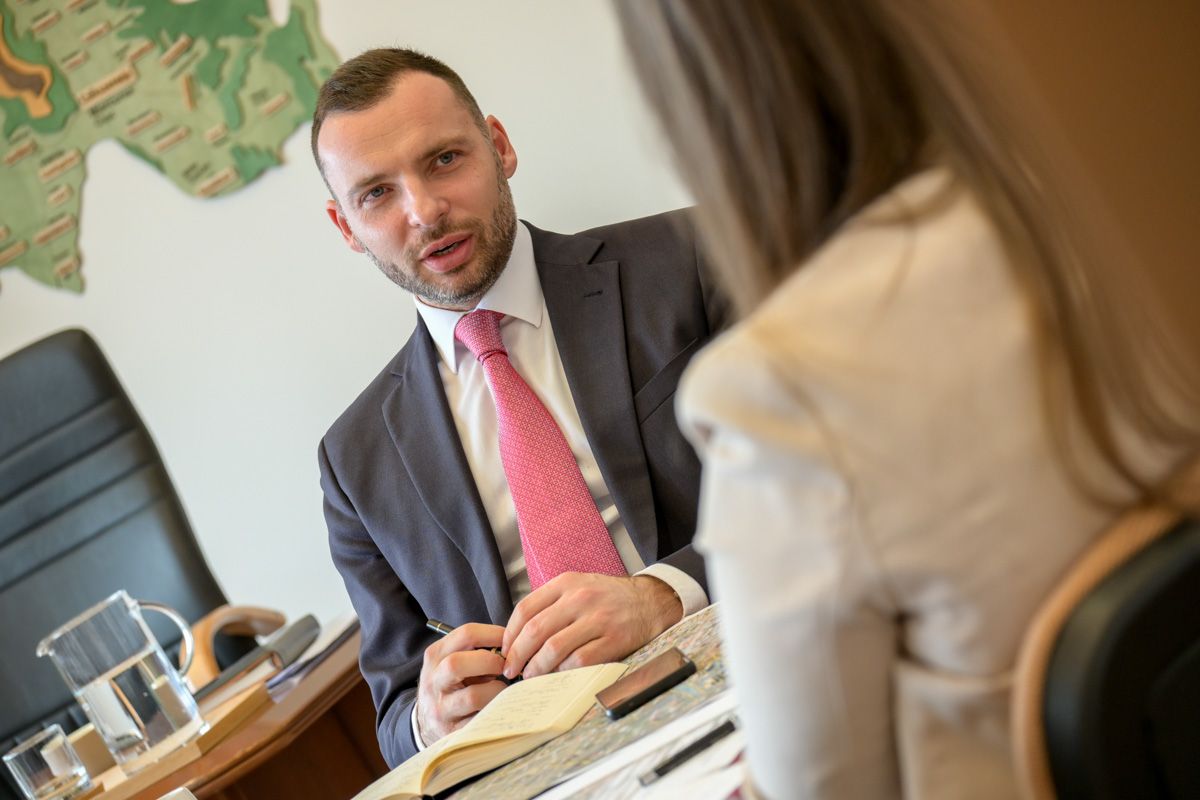 Kinyitottuk az ajtót és szakadék volt mögötte