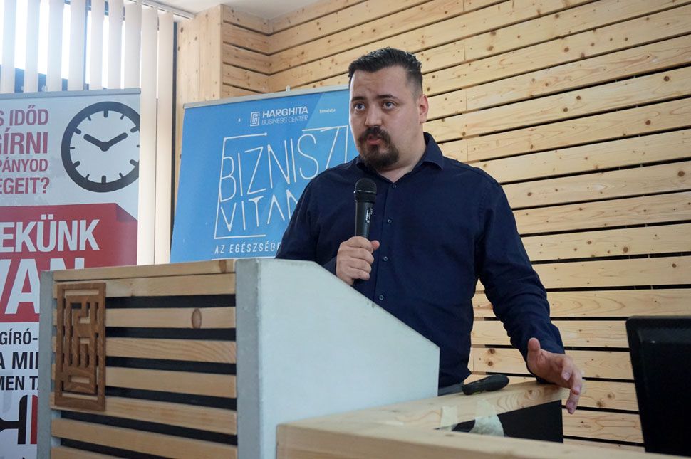 Csak anyukádat érdekli, milyen céged van