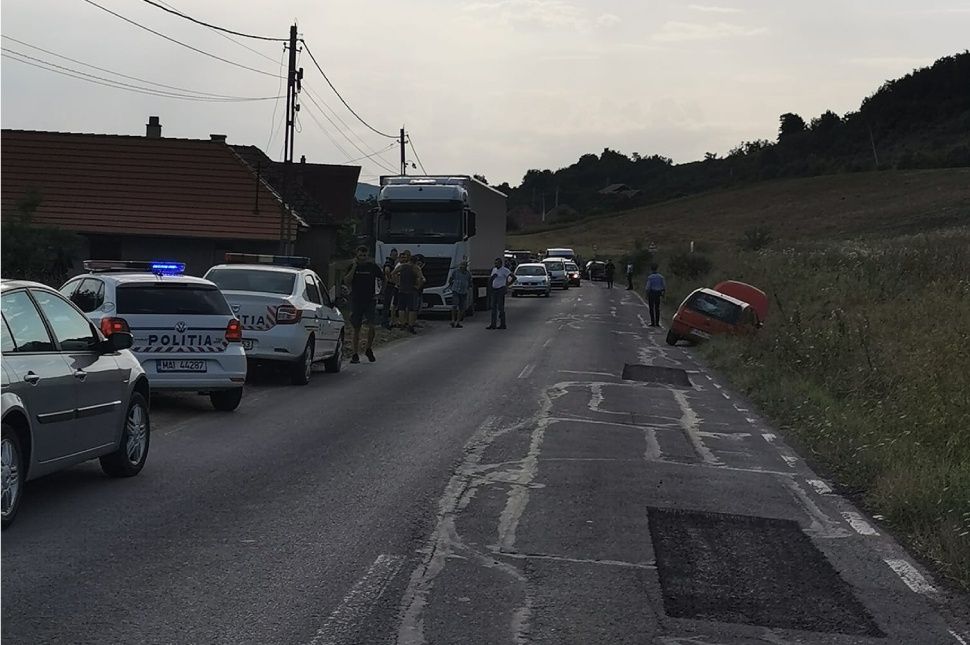 Délben gyalogost gázoltak, délután autók csattantak, s egy tántorogva vezetőt is elkaptak