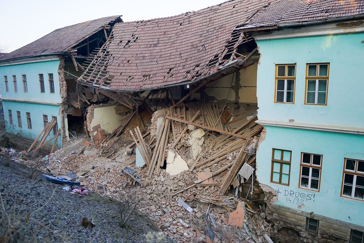 Magyar politikusok háttérembere felé vezetnek tovább a bentlakás-tragédia sötét szálai