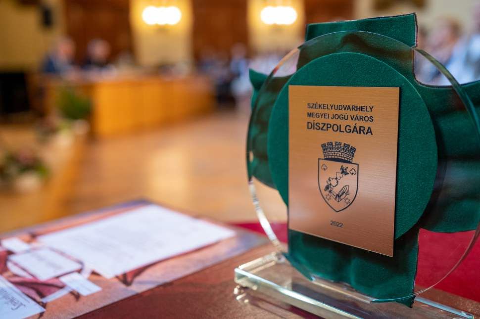 Pro Urbe-díjakról és díszpolgári címről döntenek
