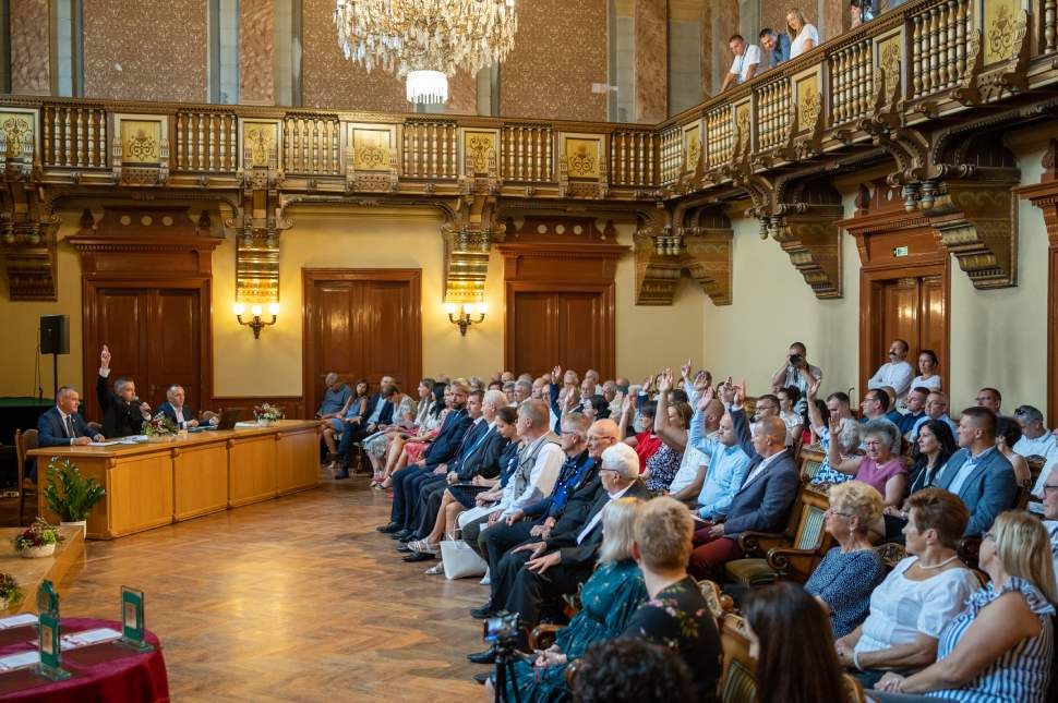 Élőben a díszpolgári cím és a Pro Urbe-díjak átadásáról