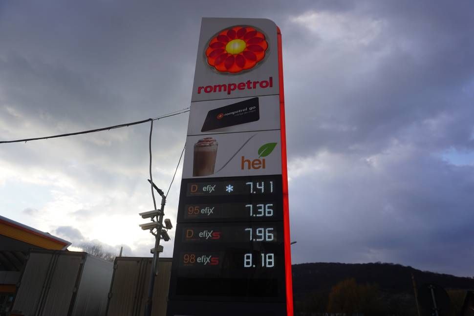 8 lej fölé ment az üzemanyag ára