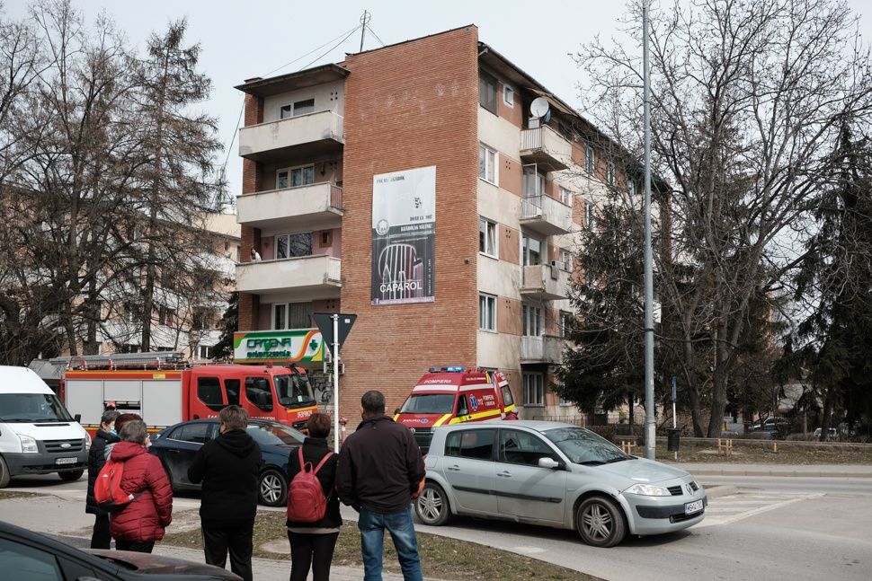 Betörtek egy idős asszony lakásába a tűzoltók