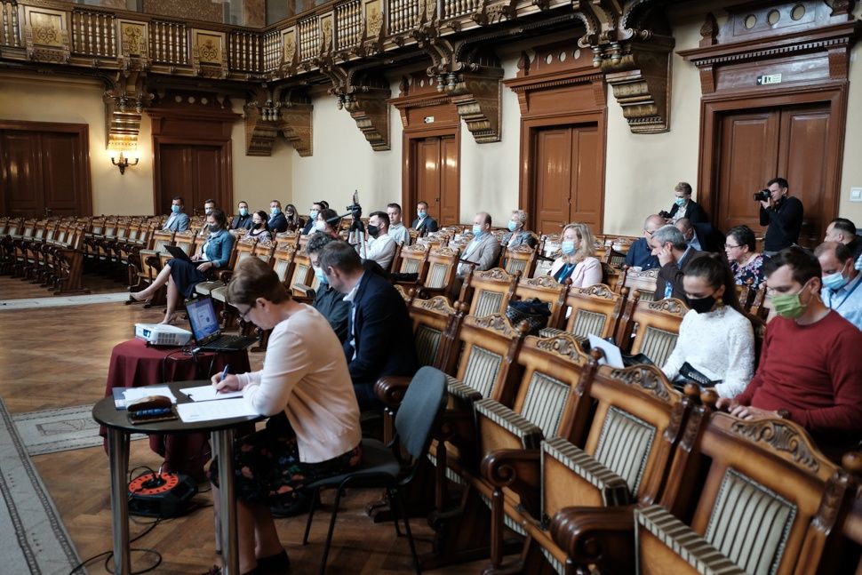Élőben a májusi tanácsülésről