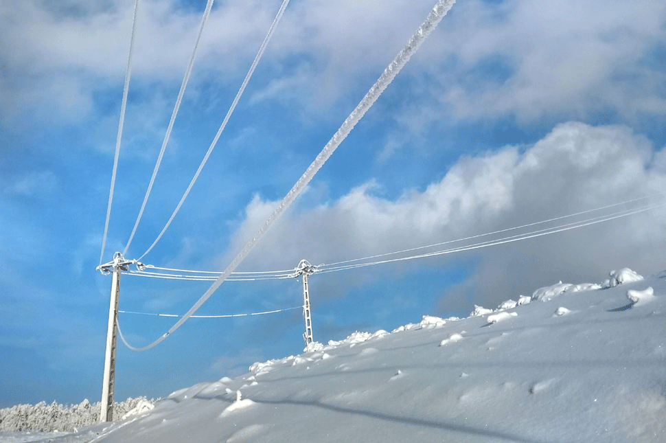 Az utakat ellepte, az áramot elvette a nagy havazás (frissítve)