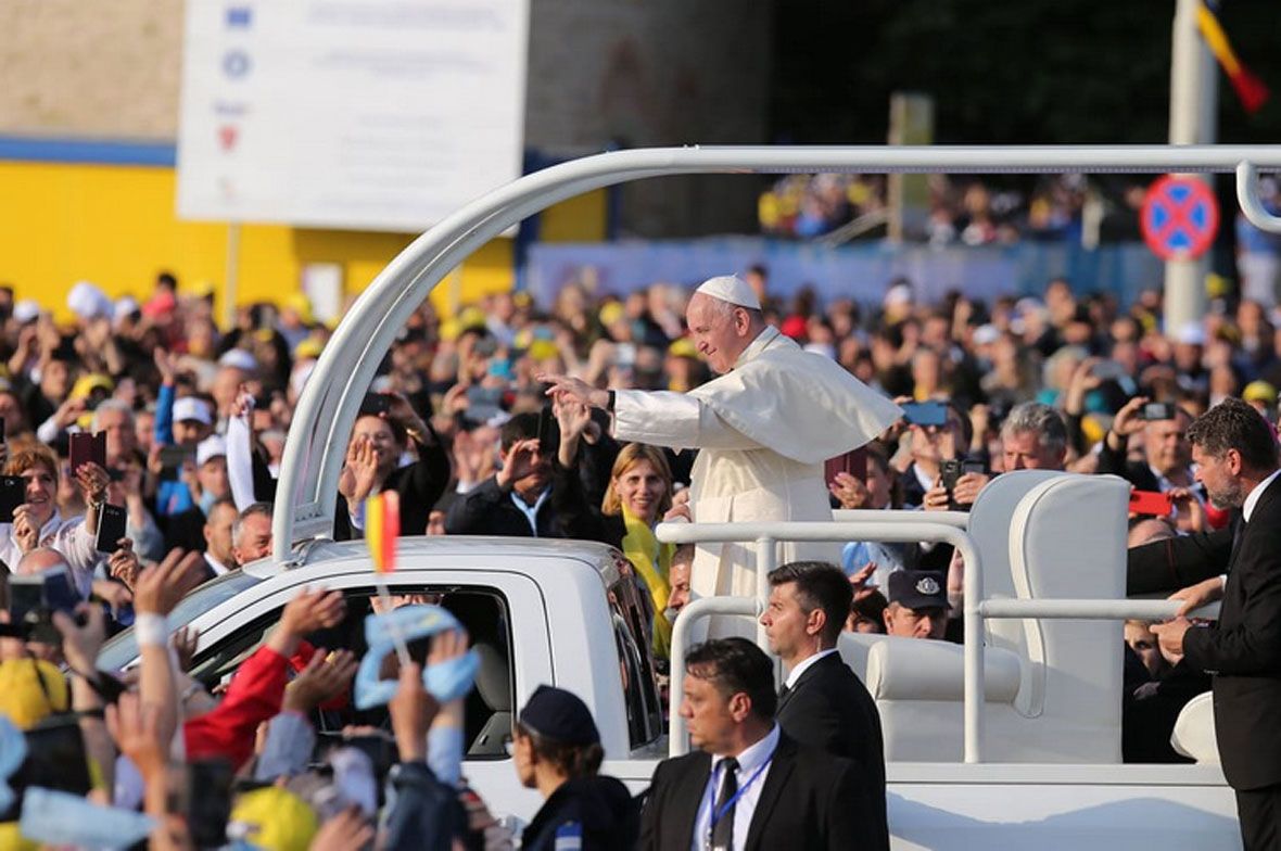 A pápalátogás krónikája