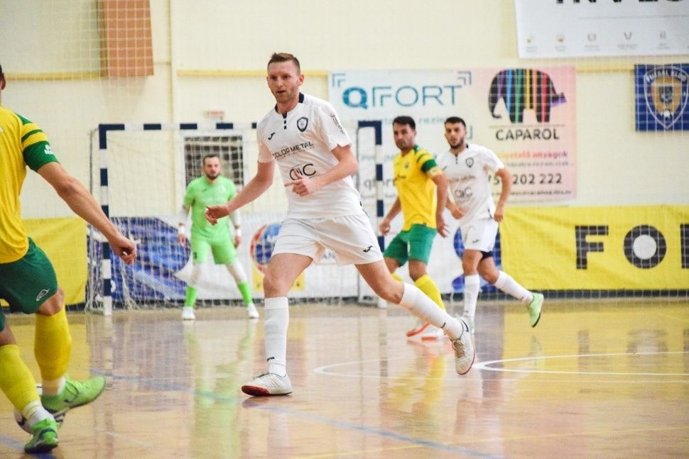 Új csapatkapitánnyal, és új, hófehér mezben kezdte meg idényét az FK