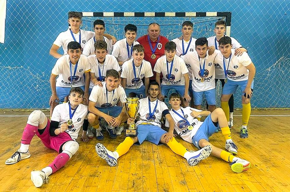 Újra az FK ificsapata emelhette magasba a trófeát